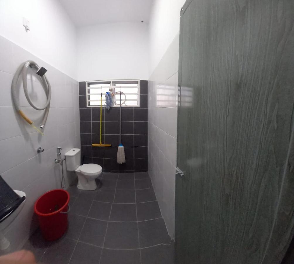 Homestay D'Mama Ifor Muslimi Танджунг-Малим Экстерьер фото